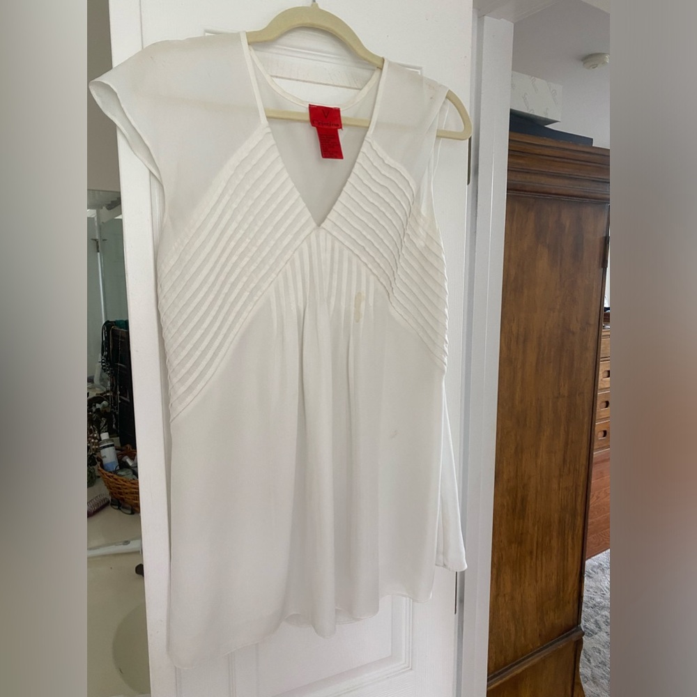 V Cristina cute top that flows